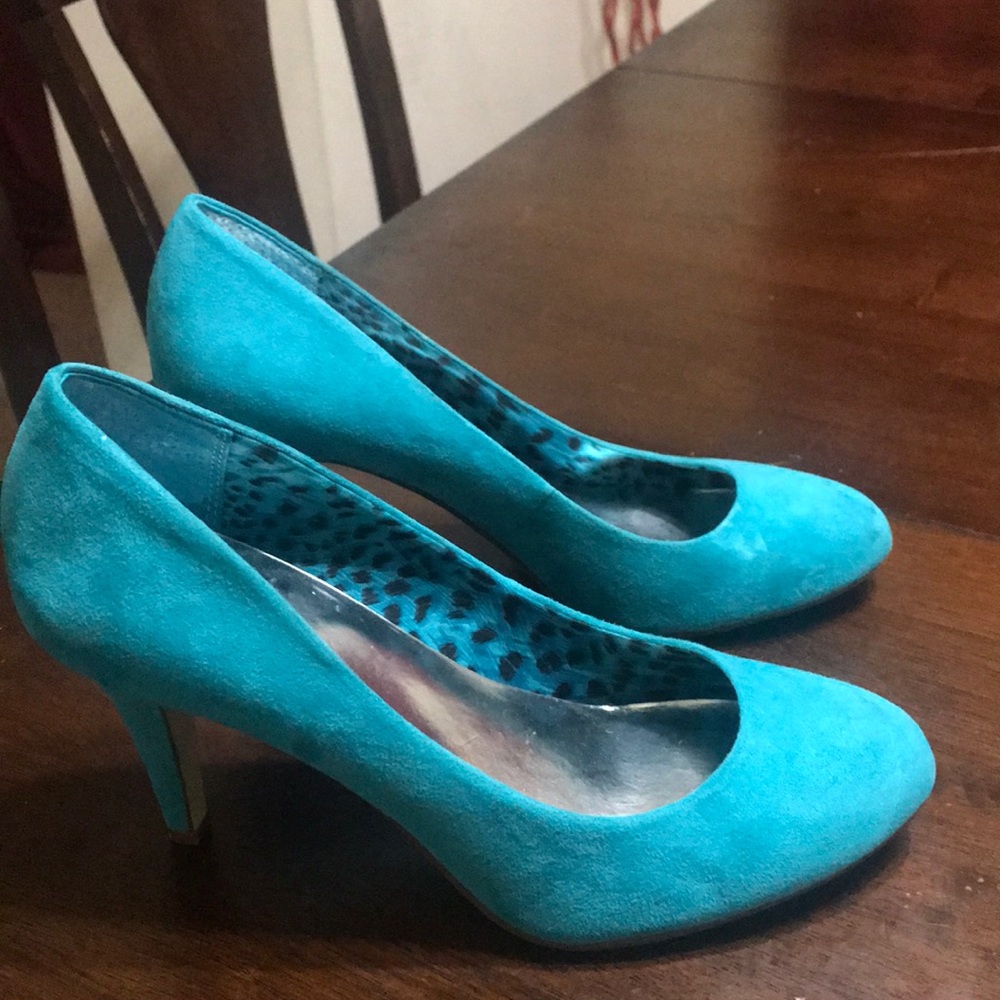 Nice color turquoise shoes😍